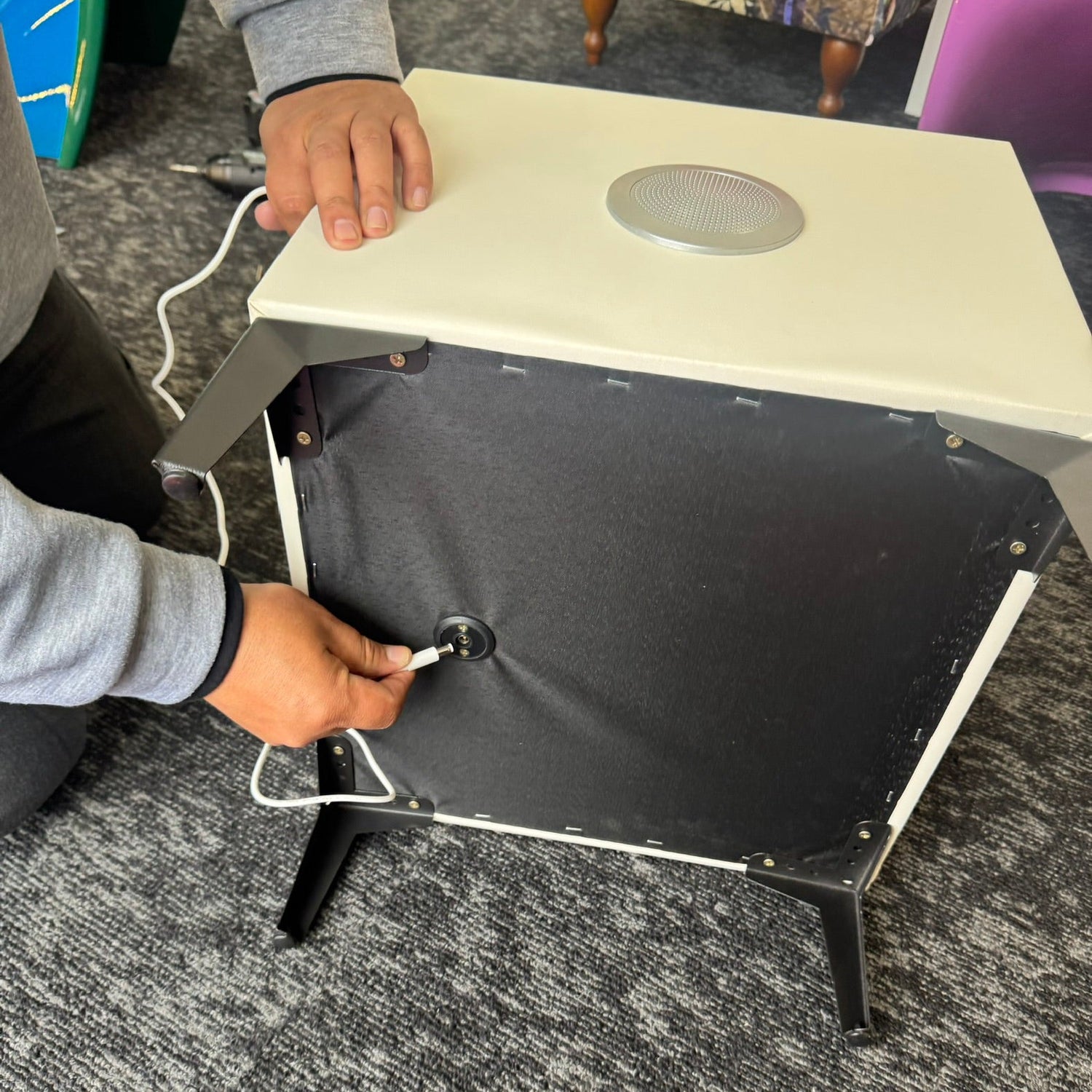 スマホチャージャースピーカー付きサイドテーブル（※他商品と同時購入不可） 家電 株式会社ソイズ