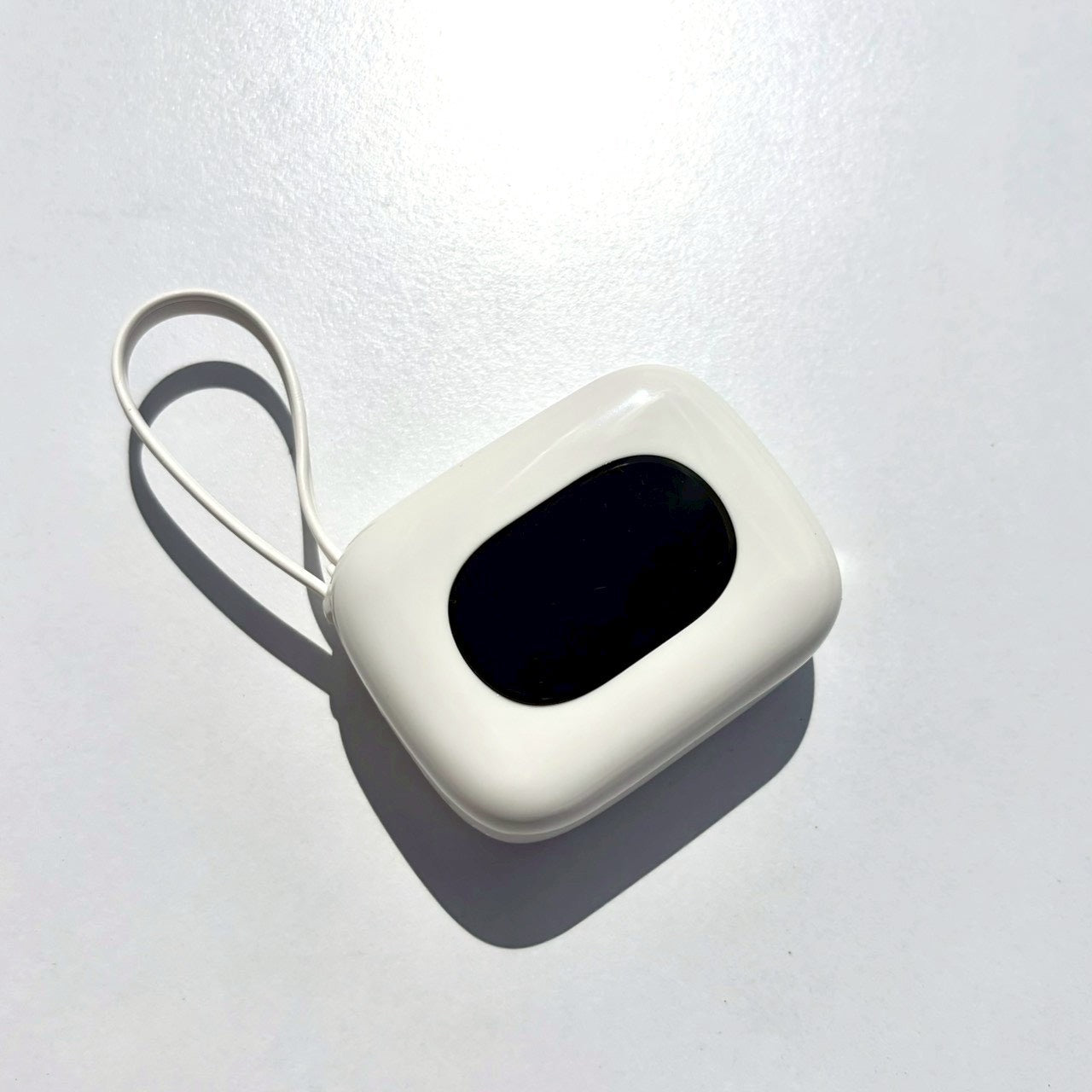 【3/17 18時～販売スタート】コンパクトモバイルバッテリー《ケーブル内蔵タイプ》 家電 株式会社ソイズ