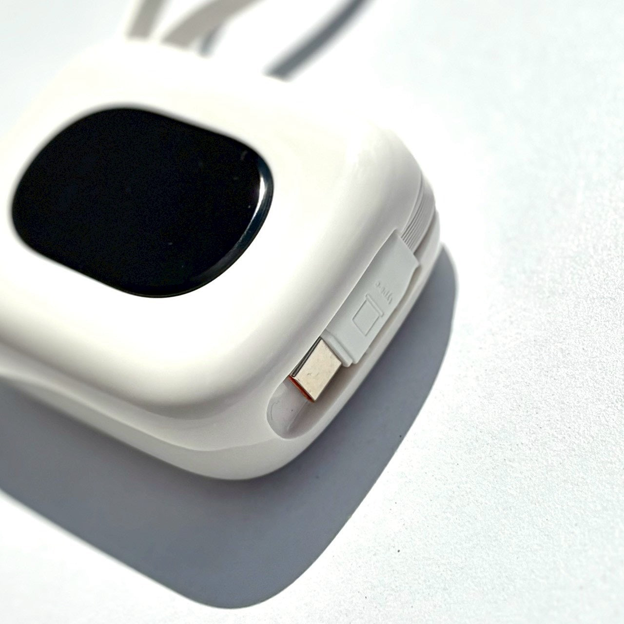 【3/17 18時～販売スタート】コンパクトモバイルバッテリー《ケーブル内蔵タイプ》 家電 株式会社ソイズ